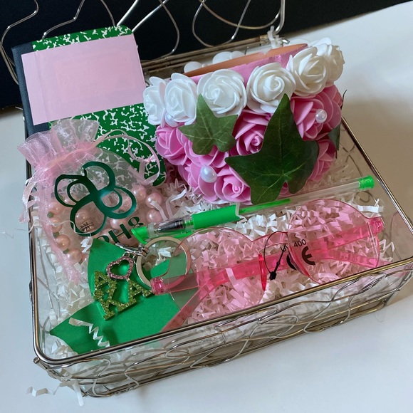 AKA Gift Set Box - Picture 3 of 5